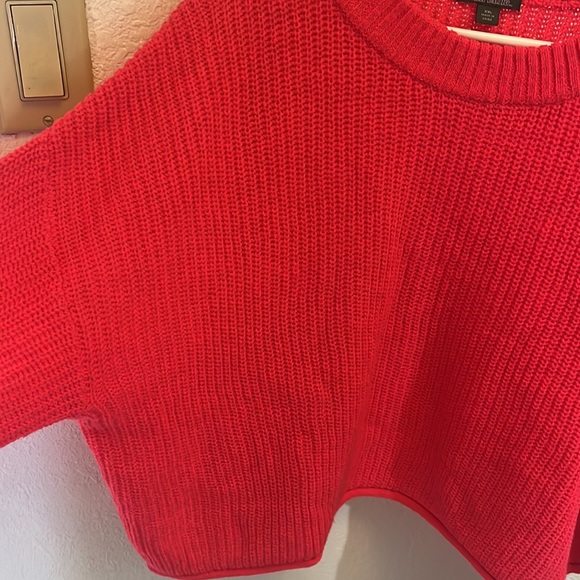 Woman’s sweater super comfy and very warm… - Picture 4 of 7